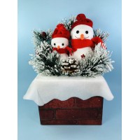 Снеговики на кирпичной трубе