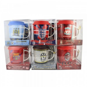 Чашка с силиконовой крышкой и ложкой Football Clubs (BHC-580) Чашка с силиконовой крышкой и ложкой Football Clubs (BHC-580)